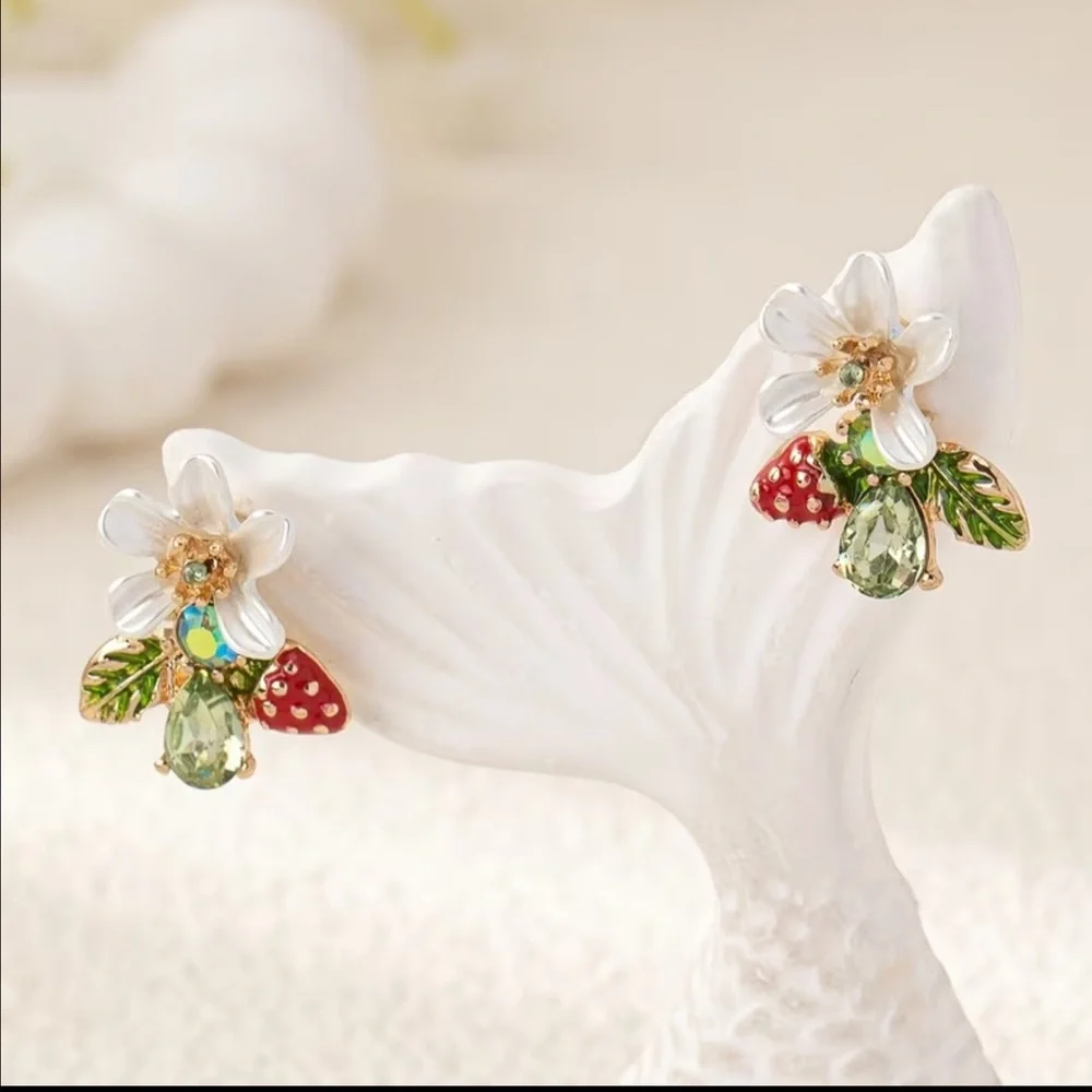 🍓Unique Floral Fruity Cluster Crystal Statement Earrings